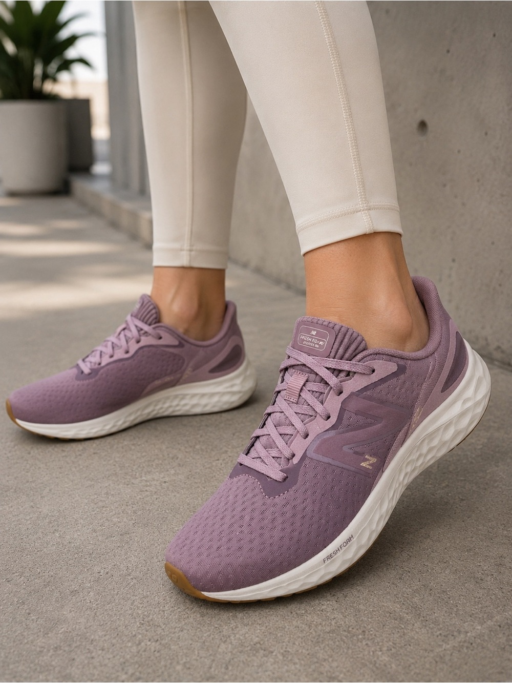 New Balance Fresh Foam Arishi V4 Women’s Size 10 D Wide Purple Running Shoes
